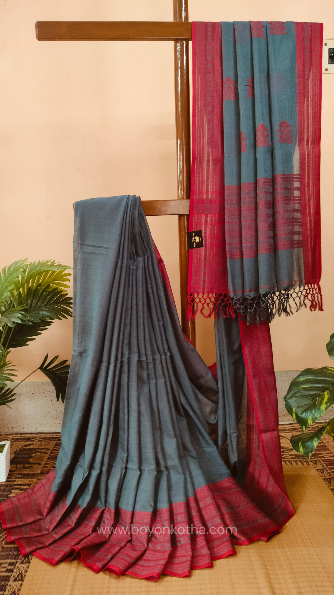 Grey handwoven mercerized cotton saree with Manipuri-inspired thread work pattern in red. Durable, breathable Bengal handloom saree for festive wear.