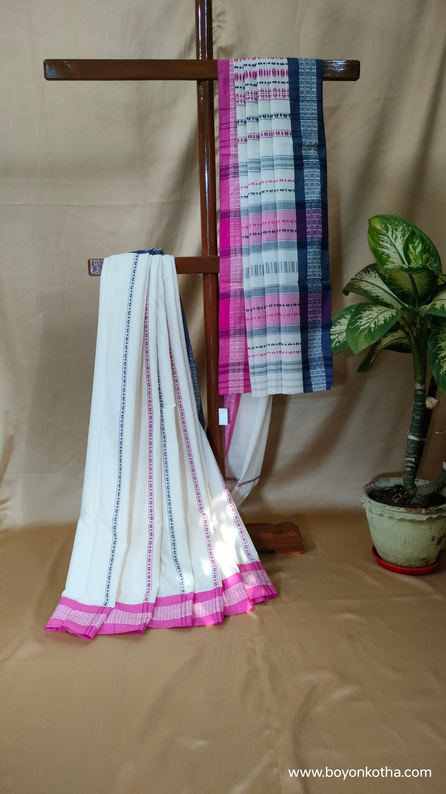 A Little Blue, A Little Pink - Off-white Dhonekhali Handloom Cotton Saree