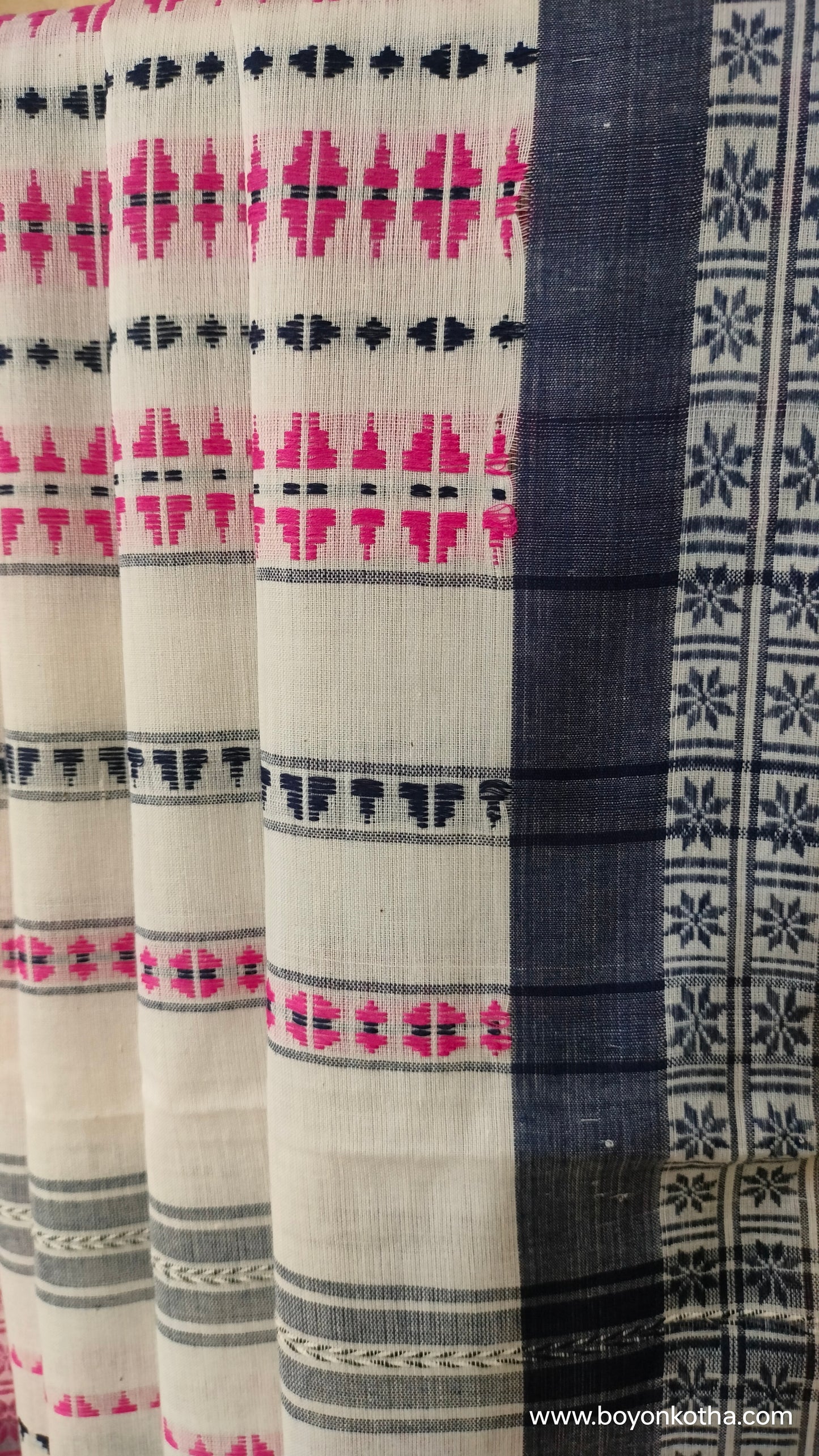A Little Blue, A Little Pink - Off-white Dhonekhali Handloom Cotton Saree