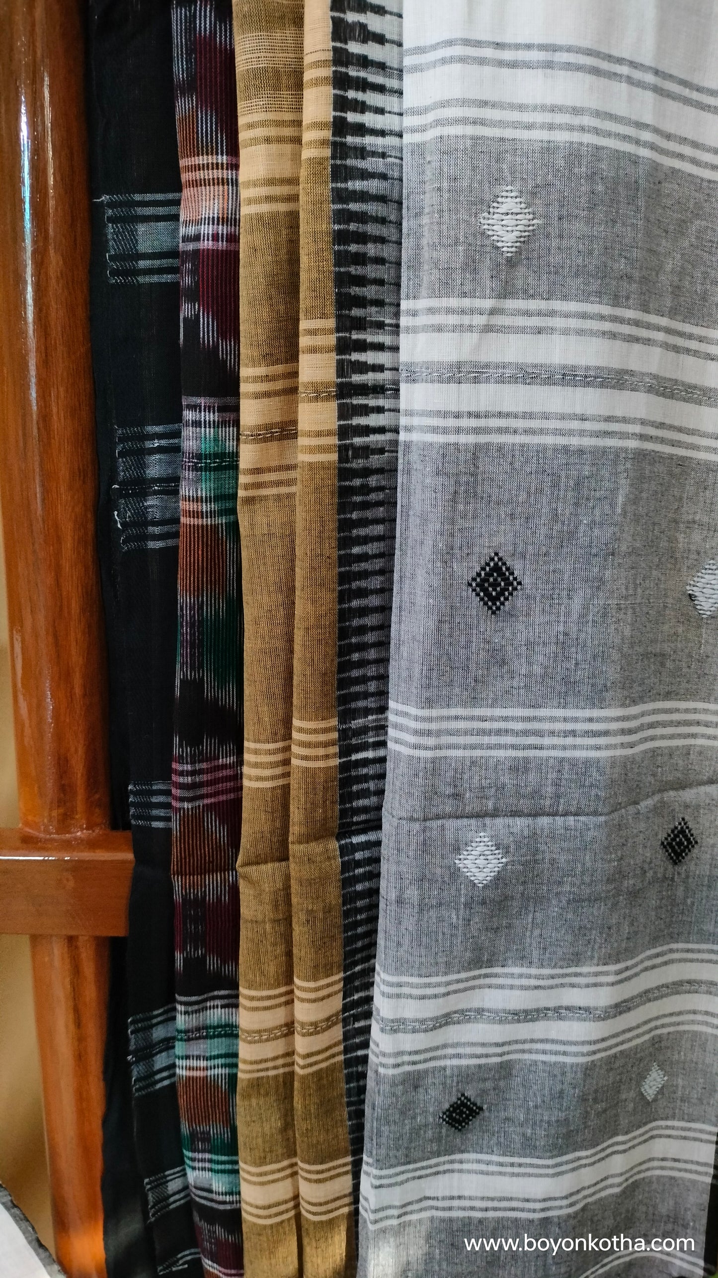 Grey Blossom - Multicolor (White, Beige, Black) Dhonekhali Handloom Cotton Saree with Ikat Accents