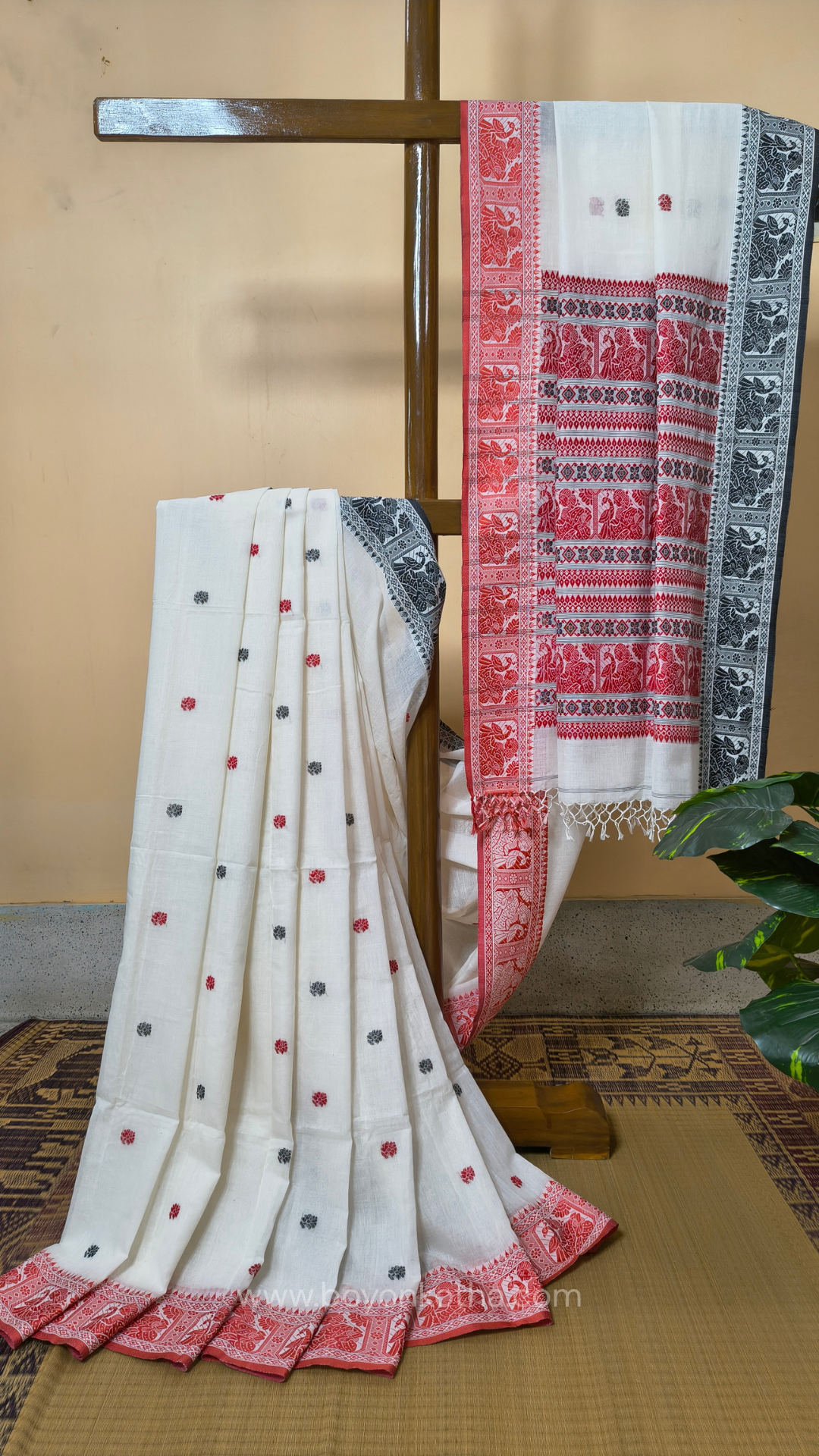 Red and white cotton baluchari saree, from Bengal handloom