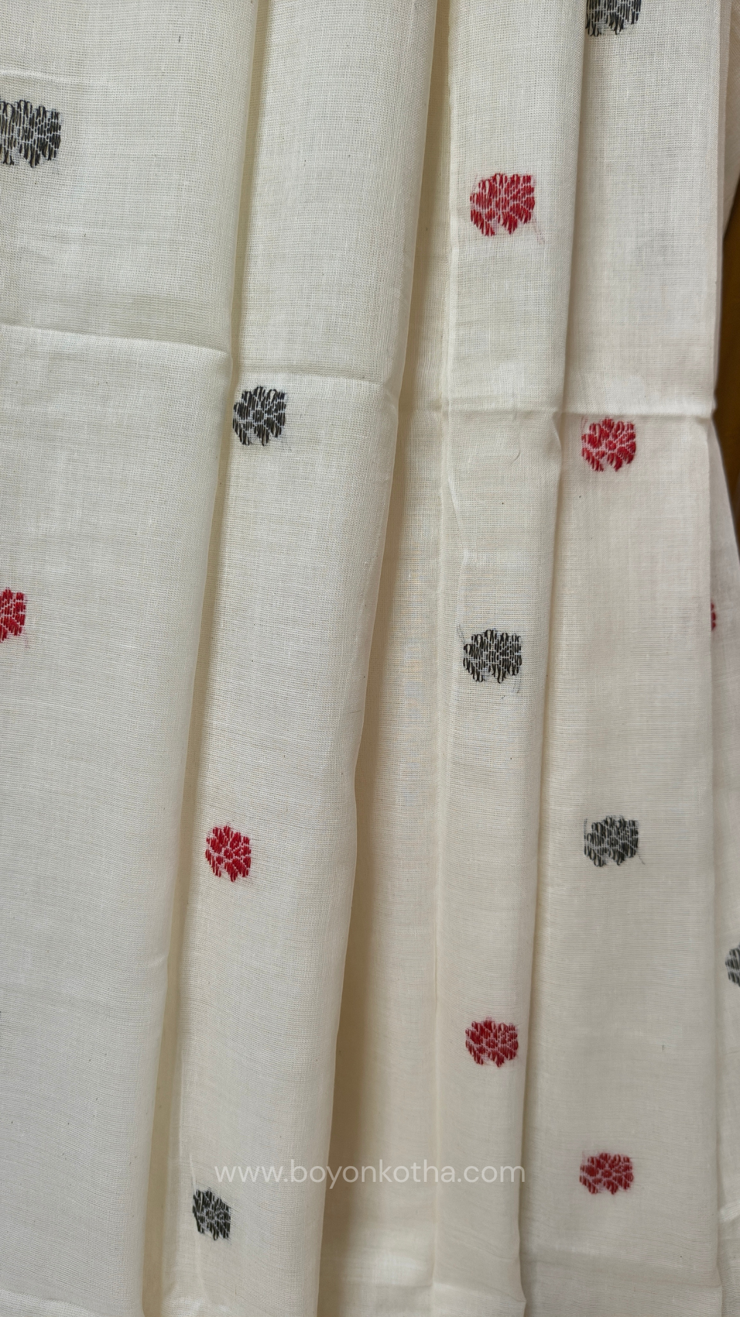 Red and white cotton baluchari saree, from Bengal handloom