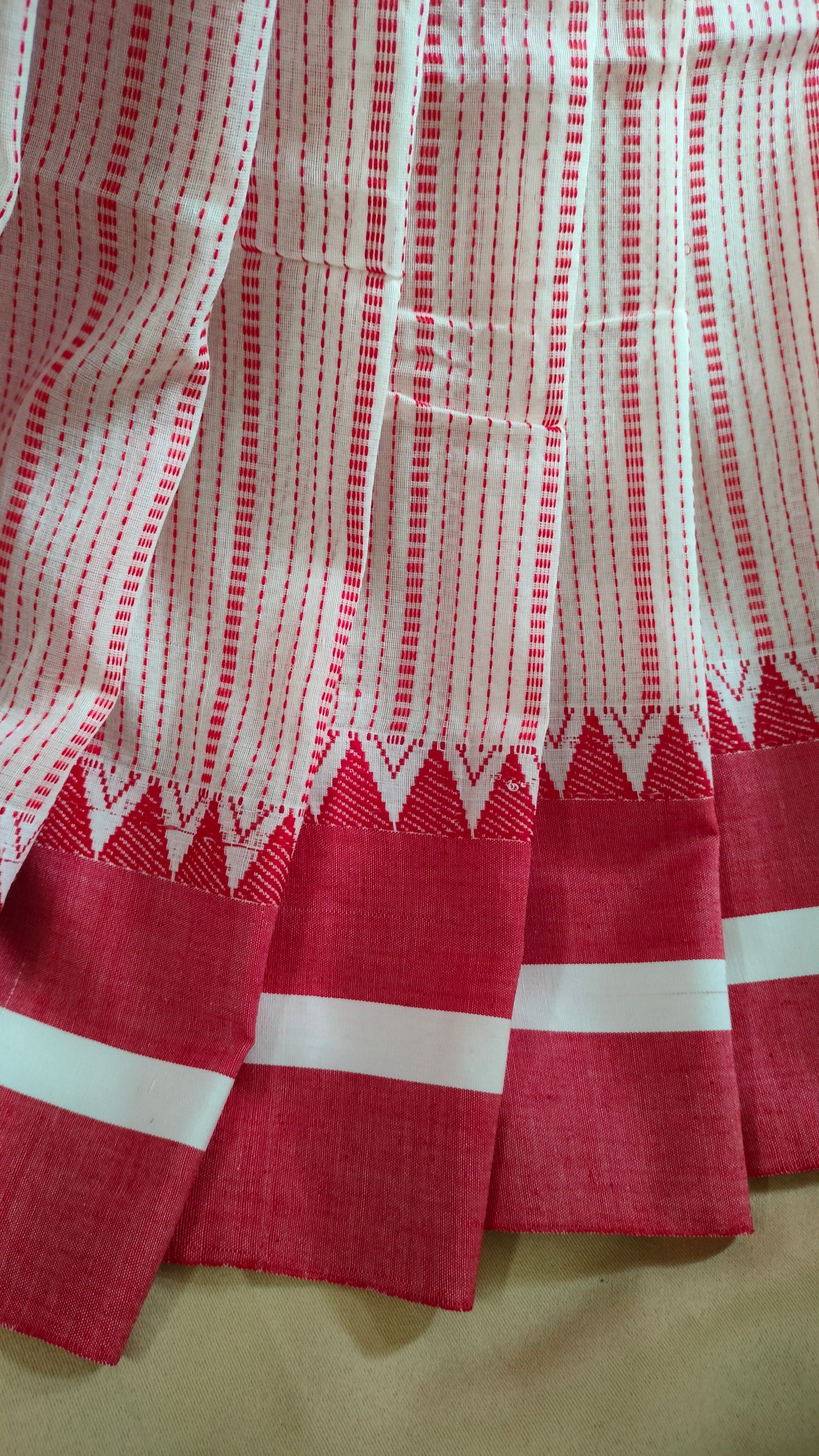 Laal Tepantar - Red and White Bengal Handloom Cotton Saree