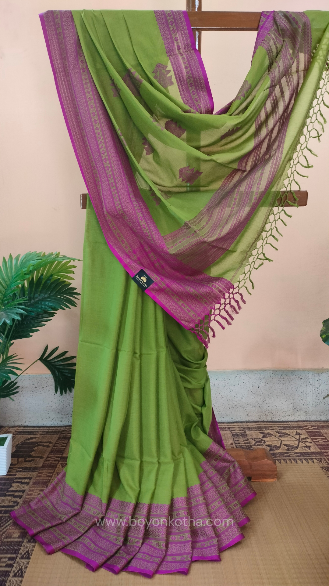 Parakeet Green handwoven mercerized cotton saree with Manipuri-inspired thread work pattern in pink. Durable, breathable Bengal handloom saree for festive wear.