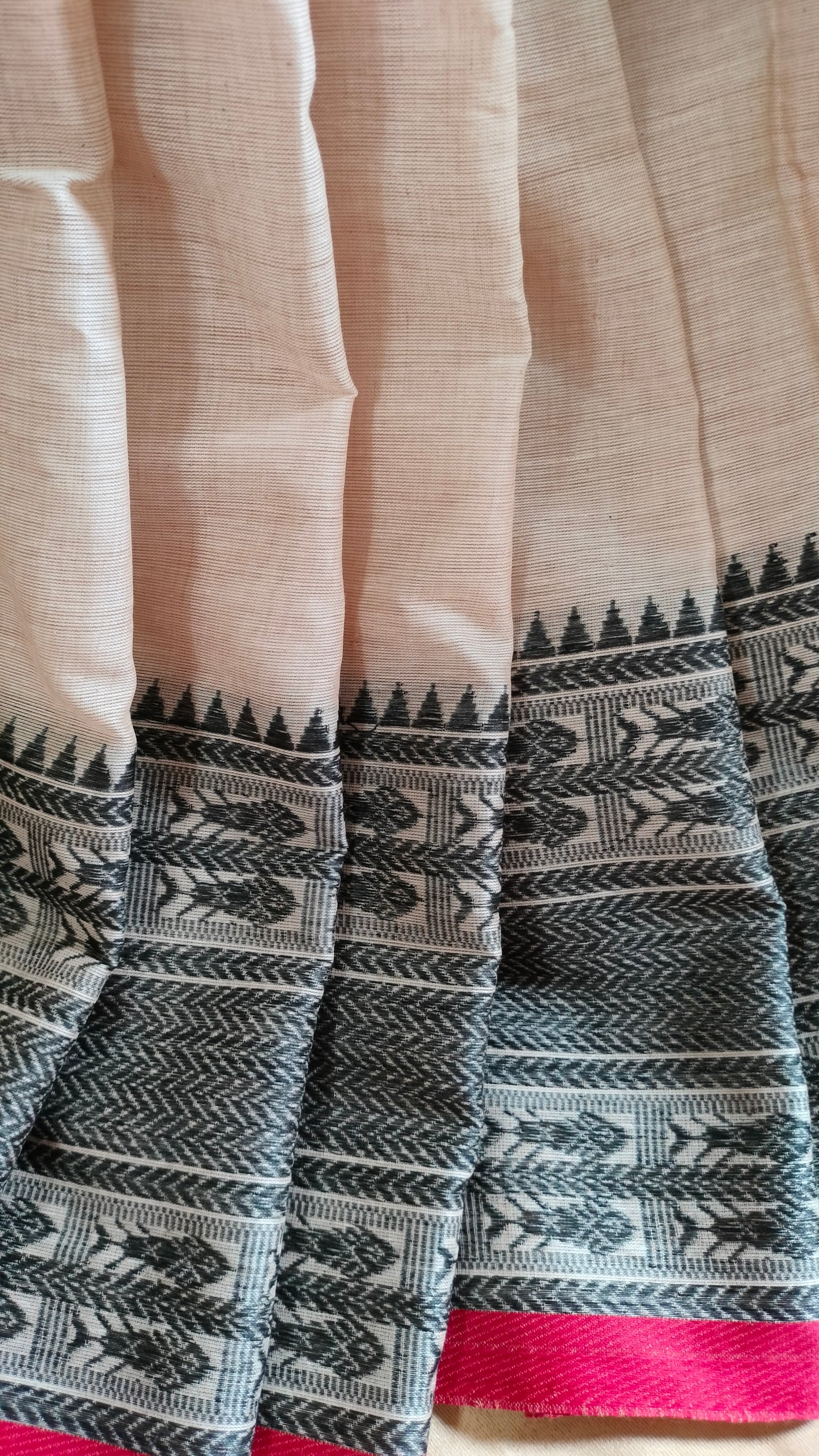 River Light – Off-white Dhonekhali Handloom Cotton Saree with Black Fish Motif Border & Red Selvedge
