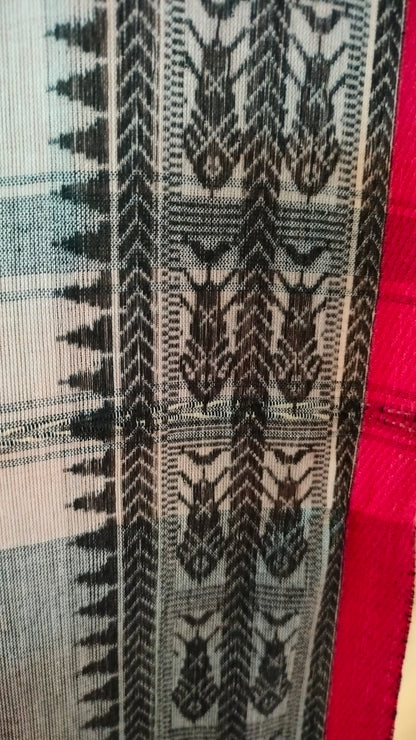 River Light – Off-white Dhonekhali Handloom Cotton Saree with Black Fish Motif Border & Red Selvedge