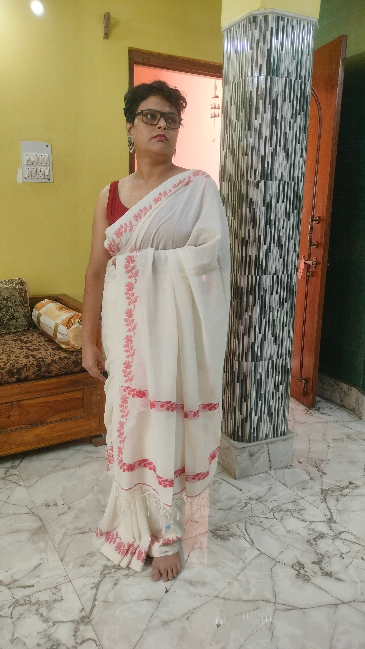 Ranga Fuler Chowa - White Handloom Cotton With Woven Red Motifs