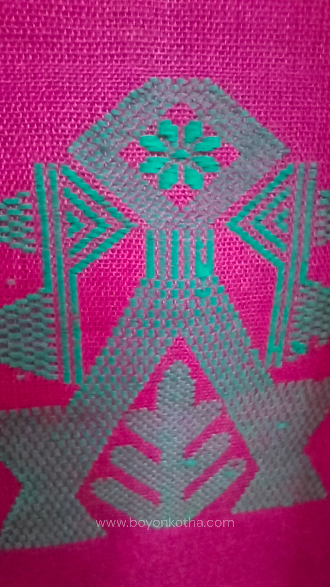 Magenta handwoven mercerized cotton saree with Manipuri-inspired thread work pattern in rama green. Durable, breathable Bengal handloom saree for festive wear.