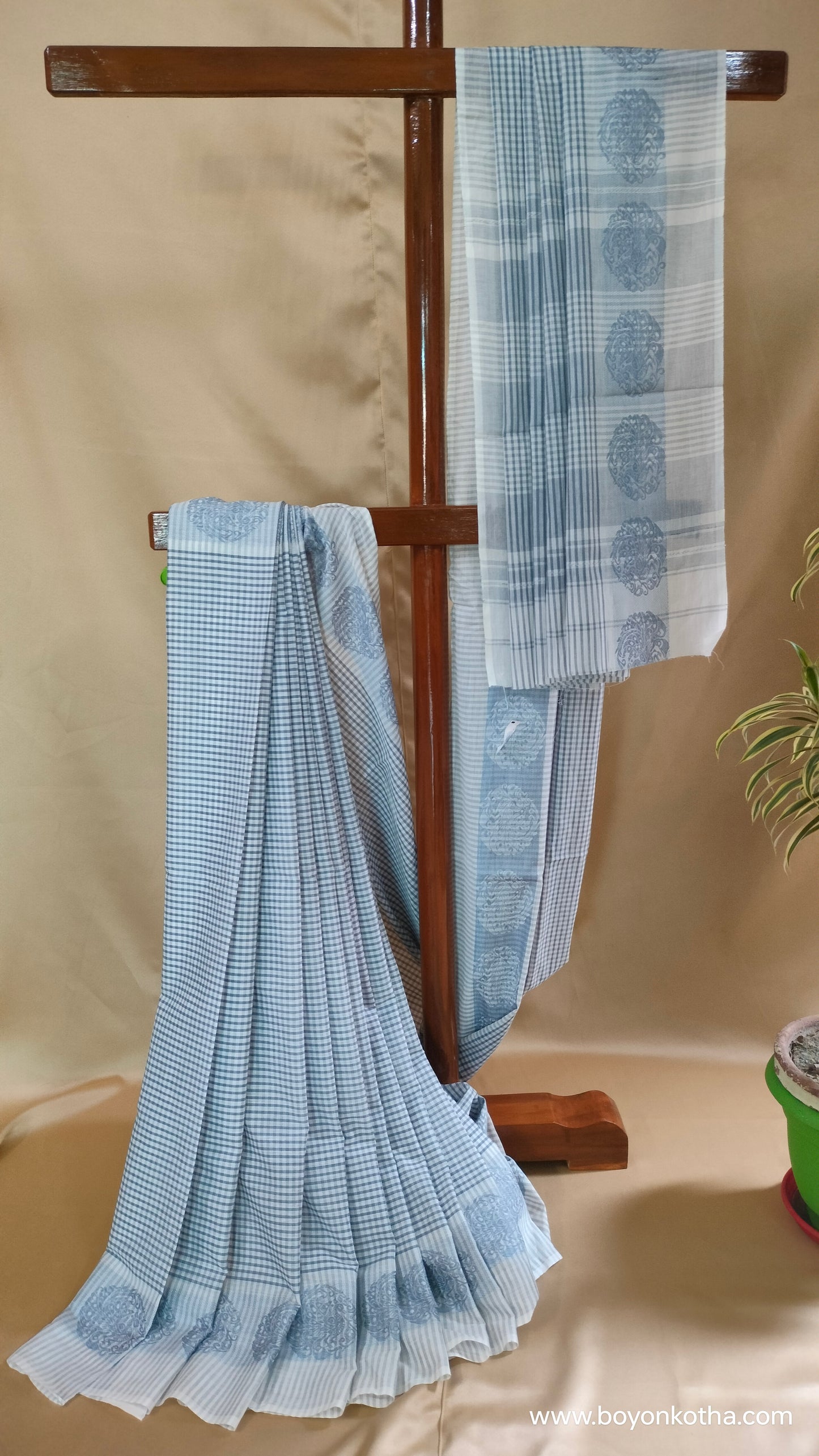 Mist of Moonlight - Off-white and Blue Dhonekhali Handloom Cotton Saree