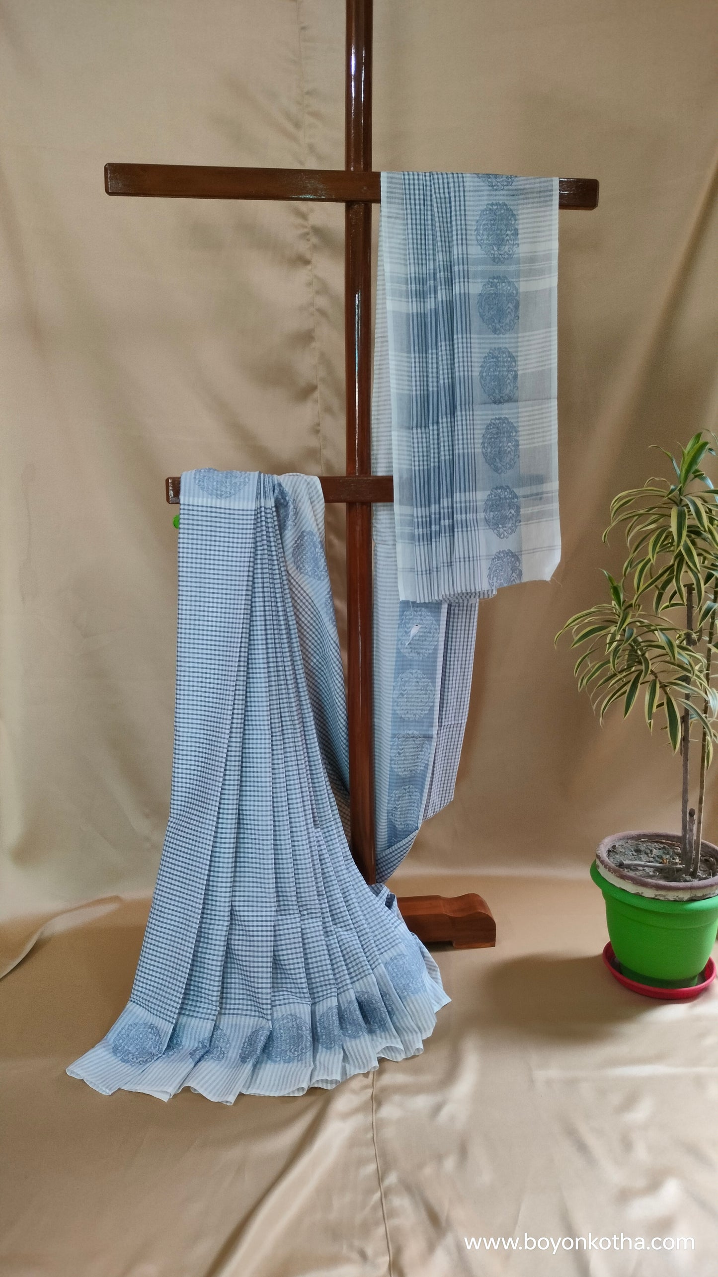Mist of Moonlight - Off-white and Blue Dhonekhali Handloom Cotton Saree