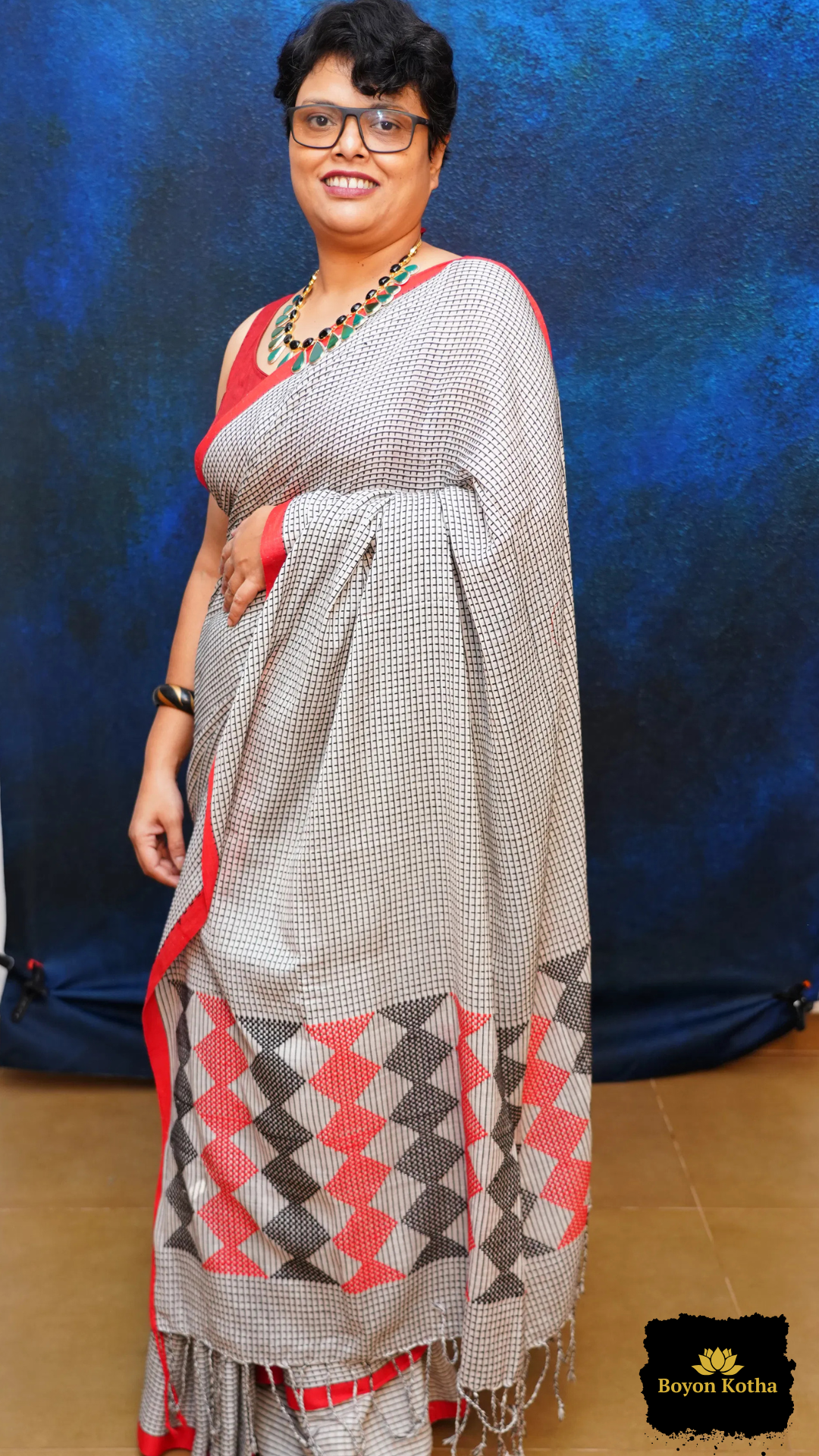 Aarohi Katha – White Handwoven Mercerized Cotton Saree with Woven Black Checks