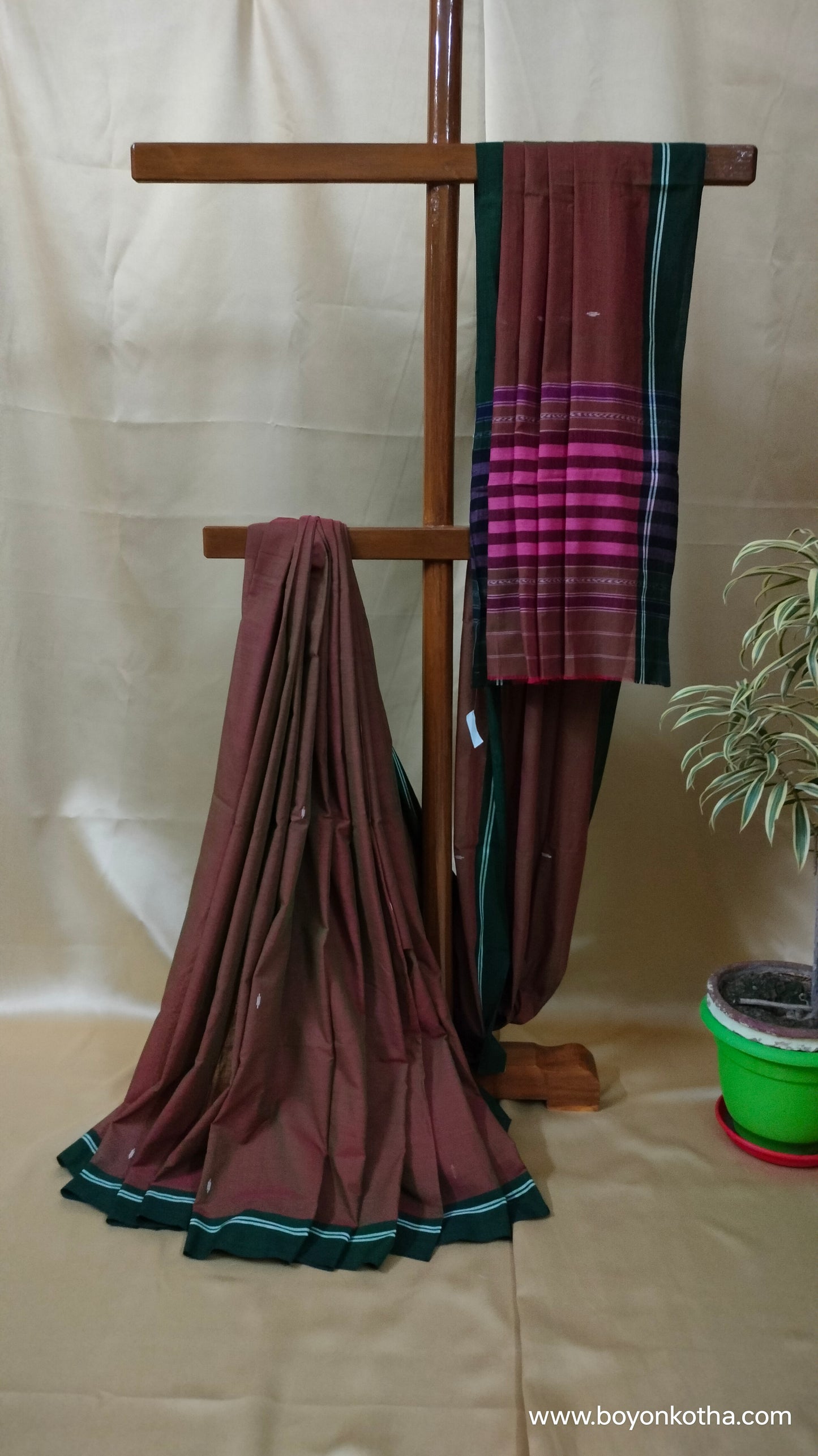 Earth’s Rhythm – Brown Dhonekhali Handloom Cotton Saree