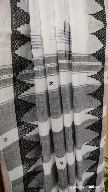 White Peaks - White and Black Dhonekhali Handloom Cotton Saree