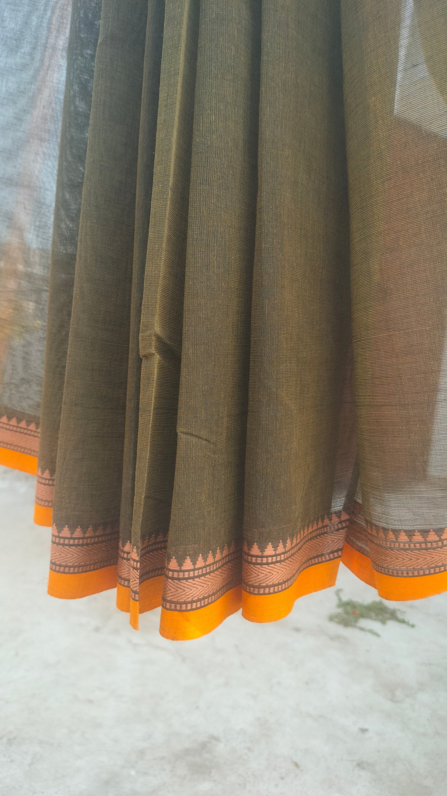 Shyamol Abha – Olive Green Dhonekhali Handloom Cotton Saree